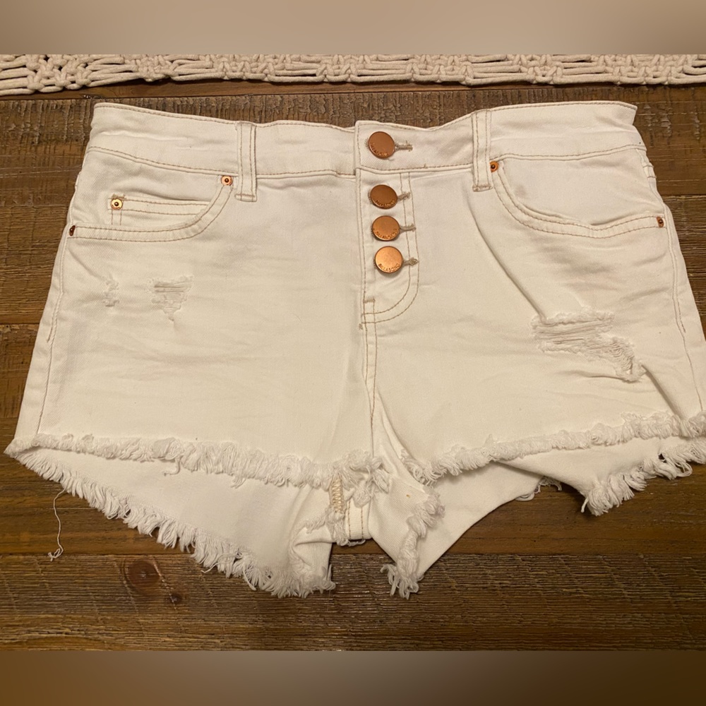 White Billabong shorts in SZ 26
